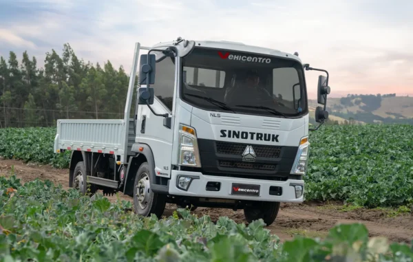 CAMIÓN  NLS / AC / BALDE / 110 HP  -  2.5TON