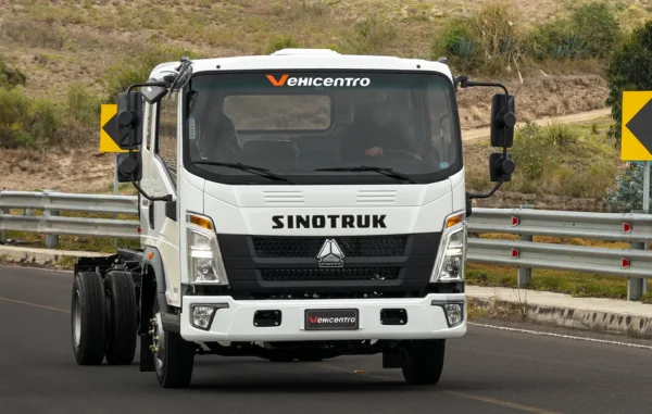 CAMIÓN NPS / 1067 / 141 HP / CHASIS LARGO CABINA Y MEDIA / 4X2  -  5TON