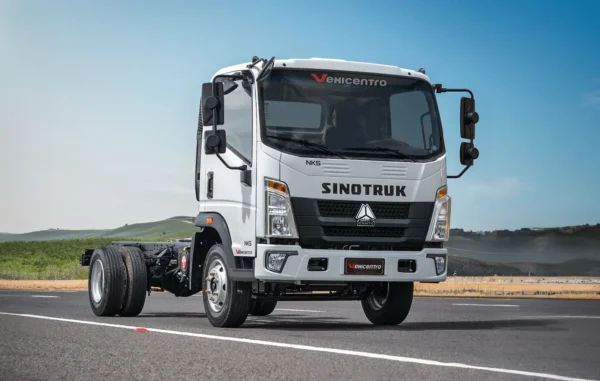 CAMIÓN  NKS / 110 HP / 4X2 / BALDE  -  3.5TON